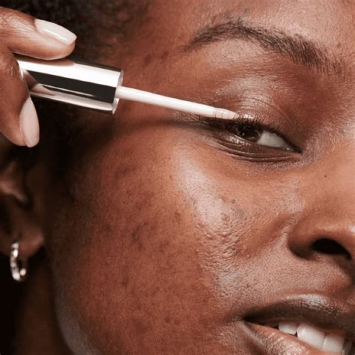 How do you use neuLASH serum?